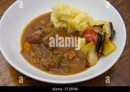 Roadkill Essen, Wildbret-Auflauf. Stockfoto