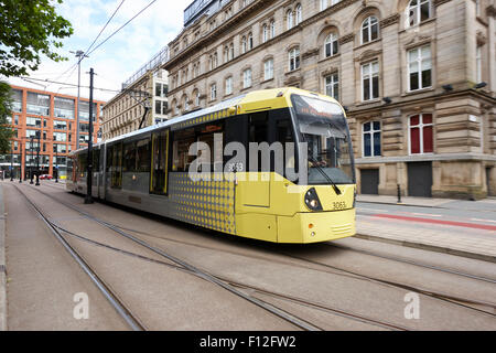 Metrolink-Straßenbahn in Minshull Straße Manchester uk Stockfoto