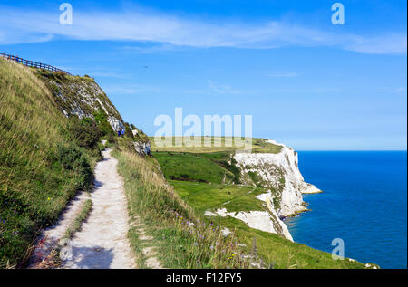 Klippe Pfad an die White Cliffs, Dover, Kent, England, UK Stockfoto