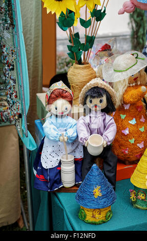 Puppen zum Verkauf von Straßenmarkt Lieferanten, Boguchwala in der Nähe von Rzeszow Ausstellung Sommer 2015 Stockfoto