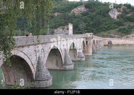 Brücke am Fluss Drina Stockfoto