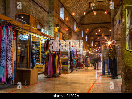 Geschenke zum Verkauf in der Altstadt von Sarajevo, & Bosnien-Herzegowina. Stockfoto