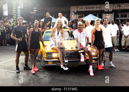 Rafael Nadal, Madison Keys, Serena Williams, Maria Sharapova, Nick Kyrgios, Andre Agassi, Roger Federer, Grigor Dimitrov, John McEnroe, Genie Bouchard und Pete Sampras Veranstaltung Nikes "NYC Street Tennis" am 24. August 2015 in New York City/Picture alliance Stockfoto