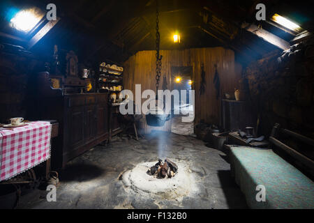 Innenraum der Arnol Black House Museum, Arnol, Isle of Lewis, äußeren Hebriden, Schottland, Europa Stockfoto