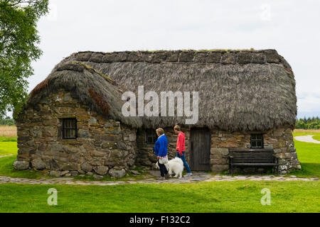 Alte Leanach-Hütte am National Trust for Scotland Culloden Moor Schlachtfeld in Highland, Schottland. Stockfoto