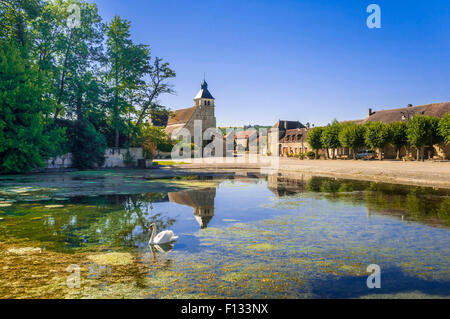 Alte restaurierte öffentlichen Waschplatz und Teich, Nuits-Sur-nahegelegenen, Yonne, Frankreich. Stockfoto