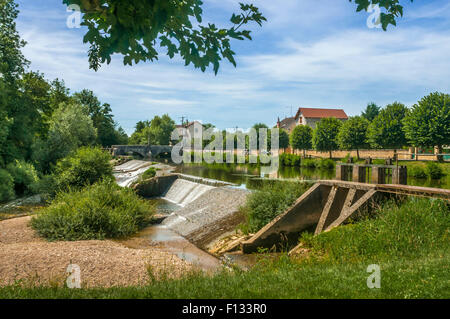 Alte restaurierte öffentlichen Waschplatz und Teich, Nuits-Sur-nahegelegenen, Yonne, Frankreich. Stockfoto