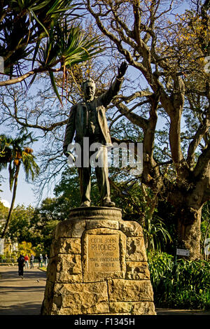 Eine Statue von Cecil John Rhodes bei Companys Gardens in Kapstadt, Südafrika Stockfoto