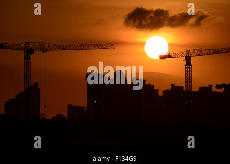 Die Sonnen legt über Hong Kong im Jahr 2011. Ian Alexander Stockfoto