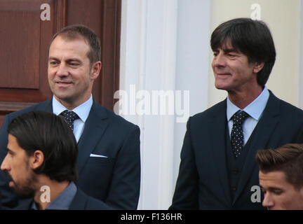 Hansi Flick, Joachim Loew - Empfang der Deutschen Nationalmannschaft Beim Bundespraesidenten, Schloss Bellevue, 10. November 201 Stockfoto