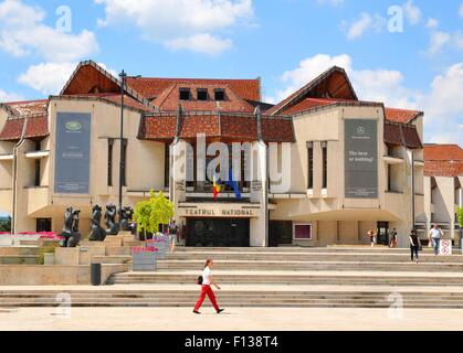 Targu Mures, Rumänien - 2. Juli 2015: Ansicht der modernen Architektur des Nationaltheaters in Targu Mures Stockfoto