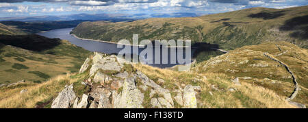 Sommer-Blick über Haweswater Stausee, Lake District National Park, Cumbria, England, UK Stockfoto