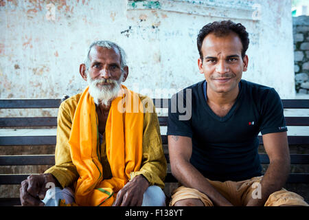 Vater und Sohn in Chitrakut, Madhya Pradesh, Indien Stockfoto