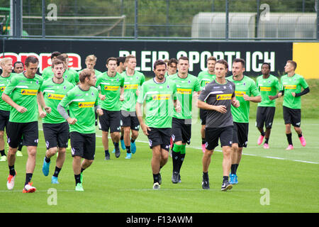 Mönchengladbach, Deutschland. 26. August 2015. Profi-Fußballer beim Training der deutschen Fußball-club VFL Borussia Mönchengladbach. Bildnachweis: Daniel Kaesler/Alamy Live-Nachrichten Stockfoto