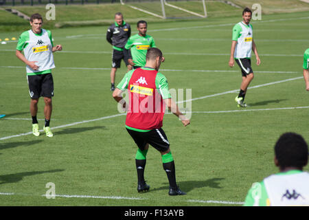 Mönchengladbach, Deutschland. 26. August 2015. Profi-Fußballer beim Training der deutschen Fußball-club VFL Borussia Mönchengladbach. Bildnachweis: Daniel Kaesler/Alamy Live-Nachrichten Stockfoto