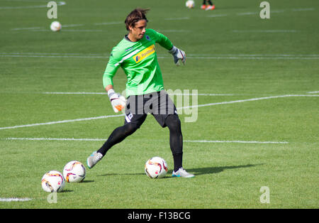 Mönchengladbach, Deutschland. 26. August 2015. Professionelle Torhüter Yann Sommer beim Training der deutschen Fußball-Clubs VFL Borussia Mönchengladbach. Bildnachweis: Daniel Kaesler/Alamy Live-Nachrichten Stockfoto