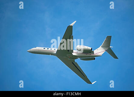 Chinesische registrierte Gulfstream G550 (B-KJH) Abfahrt Inverness Flugplatz Schottland.  SCO 10.043. Stockfoto