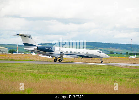 Gulfstream GV Business Jet-Flugzeugen (N50JE) Vorbereitung für Take off. SCO 10.046. Stockfoto