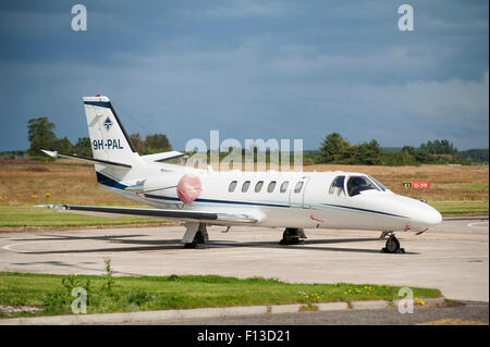 Cessna 550B Citation Bravo (PH-PAL) Malteser registriert in Inverness. Stockfoto