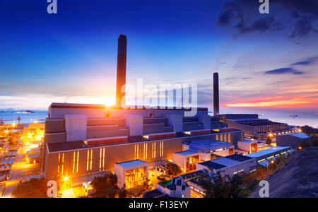 Leuchten Licht der petrochemischen Industrie auf Sonnenuntergang Stockfoto