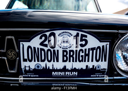 2015 London to Brighton Mini Run anmelden bei einem Treffen der Standard Motor Club in Cosford Flugplatz Wolverhampton UK Stockfoto
