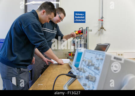 Auszubildende in Berlin, Deutschland, BSH Hausgerätewerk Nauen Stockfoto