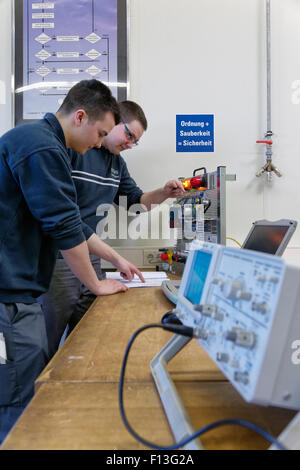 Auszubildende in Berlin, Deutschland, BSH Hausgerätewerk Nauen Stockfoto