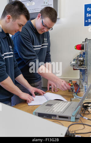 Auszubildende in Berlin, Deutschland, BSH Hausgerätewerk Nauen Stockfoto