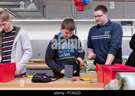 Nauen, Deutschland, Studenten in der BSH-Lehrwerkstatt Stockfoto