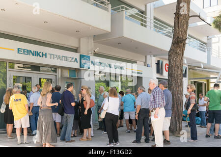 Athen, Griechenland 24. Juli 2015. Kapitalverkehrskontrollen in Griechenland die Menschen Gefühl Beschwerden weiter und unsichere. Stockfoto