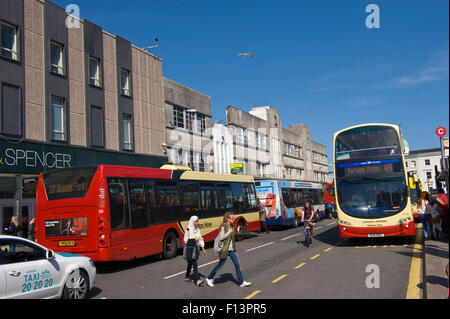 Lokale Busse an der High Street in Brighton East Sussex England UK Stockfoto