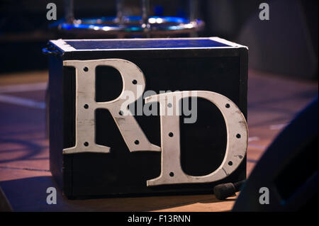 Ehemalige Kinks-Frontmann Ray Davies mit seiner Band auf der Bühne am Brecon Jazz Festival 2015 Stockfoto