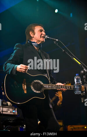 Ehemalige Kinks-Frontmann Ray Davies mit seiner Band auf der Bühne am Brecon Jazz Festival 2015 Stockfoto