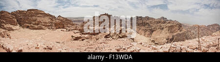 Panorama zeigt Petras Ad Deir (das Kloster), in Wadi Musa (Moses-Tal), Maan Governorate, Jordanien. Stockfoto