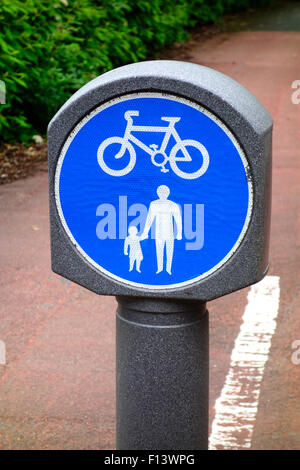 Melden Sie für geteilte Fahrradweg und Fußgänger Gehweg, Castle Douglas, Dumfries & Galloway, Schottland Stockfoto