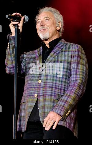 Tom Jones spielt V Festival Hylands Park am 22.08.2015 im Hylands Park, Chelmsford.  Personen im Bild: Tom Jones. Bild von Julie Edwards Stockfoto