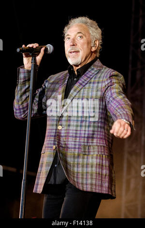 Tom Jones spielt V Festival Hylands Park am 22.08.2015 im Hylands Park, Chelmsford.  Personen im Bild: Tom Jones. Bild von Julie Edwards Stockfoto