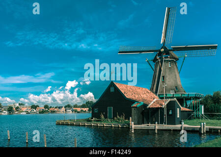 Windmühlen in Zaanse Schans, Holland, Niederlande Stockfoto