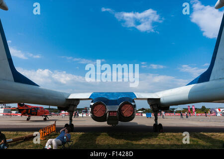 Moskau, Russland. 26. August 2015. Die zwölften internationalen Moskau Luft-und Show MAKS 2015 eröffnete am 25. August 2015 in Schukowski-Stadt in der Region Moskau. Die Show soll die russische Luft-und Errungenschaften zu demonstrieren, Verträge und internationale Projekte zu verhandeln. Myasischev M-55 Geophysik Überflieger (NATO-Bezeichnung Mystic-B) Credit: Alex Bilder / Alamy Live News Stockfoto