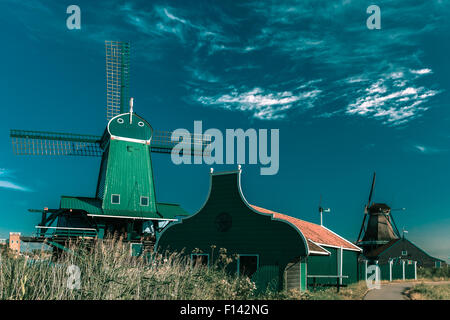 Windmühlen in Zaanse Schans, Holland, Niederlande Stockfoto