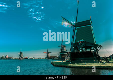 Windmühlen in Zaanse Schans, Holland, Niederlande Stockfoto