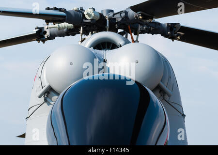 Moskau, Russland, Mittwoch, 26. August 2015. Die zwölften internationalen Moskau Luft-und Show MAKS 2015 eröffnete am 25. August 2015 in Schukowski-Stadt in der Region Moskau. Die Show soll die russische Luft-und Errungenschaften zu demonstrieren, Verträge und internationale Projekte zu verhandeln. Experimentelle russischen Mil-Hubschrauber auf dem Display an der Airshow. Bildnachweis: Alex Bilder/Alamy Live-Nachrichten Stockfoto