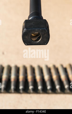 Moskau, Russland, Mittwoch, 26. August 2015. Die zwölften internationalen Moskau Luft-und Show MAKS 2015 eröffnete am 25. August 2015 in Schukowski-Stadt in der Region Moskau. Die Show soll die russische Luft-und Errungenschaften zu demonstrieren, Verträge und internationale Projekte zu verhandeln. Fang ein automatisches Gewehr von einem Militärhubschrauber und eine Reihe von Munition. Bildnachweis: Alex Bilder/Alamy Live-Nachrichten Stockfoto