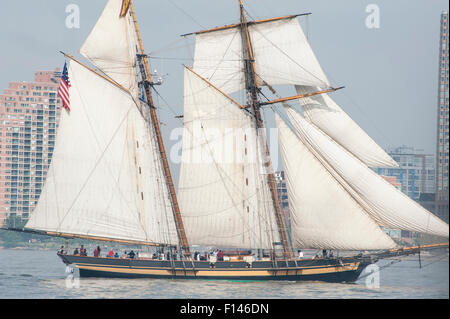 Pride of Baltimore II auf dem Hudson River in New York Hafen während der Op zu segeln, 23. Mai 2012. Stockfoto