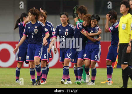 Nanjing, China. 26. August 2015. Japan-Teamgruppe Fußball: Japan-Team-Gruppe feiert Sieg nach der AFC U-19 Frauen Meisterschaft Halbfinalspiel zwischen Japan und Südkorea im Jiangning Sport Center Stadium in Nanjing / China. © AFLO/Alamy Live-Nachrichten Stockfoto