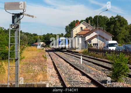 S-Bahn in der Nähe von Chateauneuf, Charente Maritime, Frankreich Stockfoto