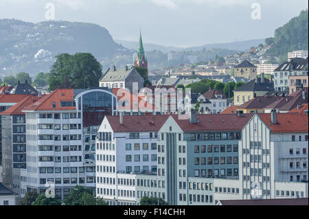 Norwegische Gehäuse an der Seite des wichtigsten Hafens in der Stadt Bergen. Stockfoto