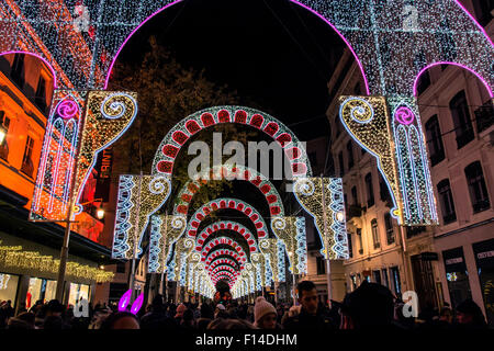 LYON, Frankreich - 6. Dezember 2014: Straßenansicht des Festival of Lights in Lyon, Frankreich. Stockfoto