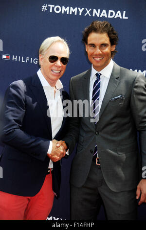 New York City. 25. August 2015. Tommy Hilfiger und Rafael Nadal besuchen die Tommy Hilfiger und Rafael Nadal Global Brand Ambassador Launch am Bryant Park am 25. August 2015 in New York City. © Dpa/Alamy Live-Nachrichten Stockfoto