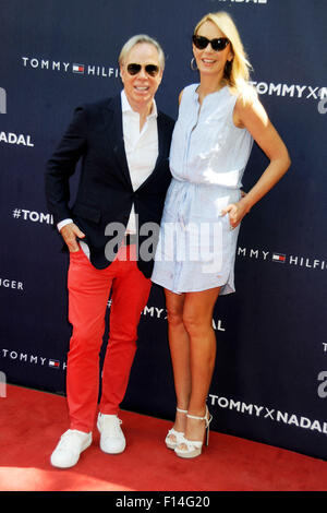 New York City. 25. August 2015. Tommy Hilfiger und Dee Hilfiger besuchen die Tommy Hilfiger und Rafael Nadal Global Brand Ambassador Launch am Bryant Park am 25. August 2015 in New York City. © Dpa/Alamy Live-Nachrichten Stockfoto